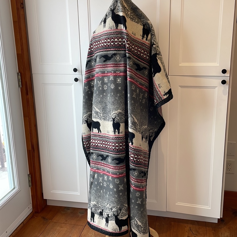 Woolrich Blanket, 50 x 68 , Faux leather Trim, Deers 🦌& birds 🦅, red, black